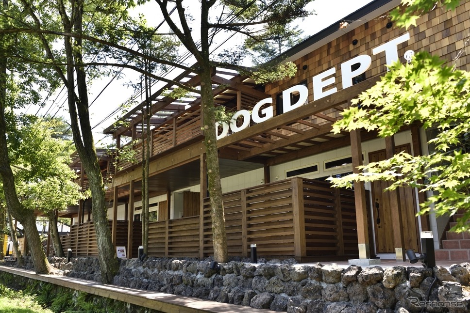 THE DOG DEPT GARDEN HOTEL 軽井沢テラス《画像提供 DOG DEPT》