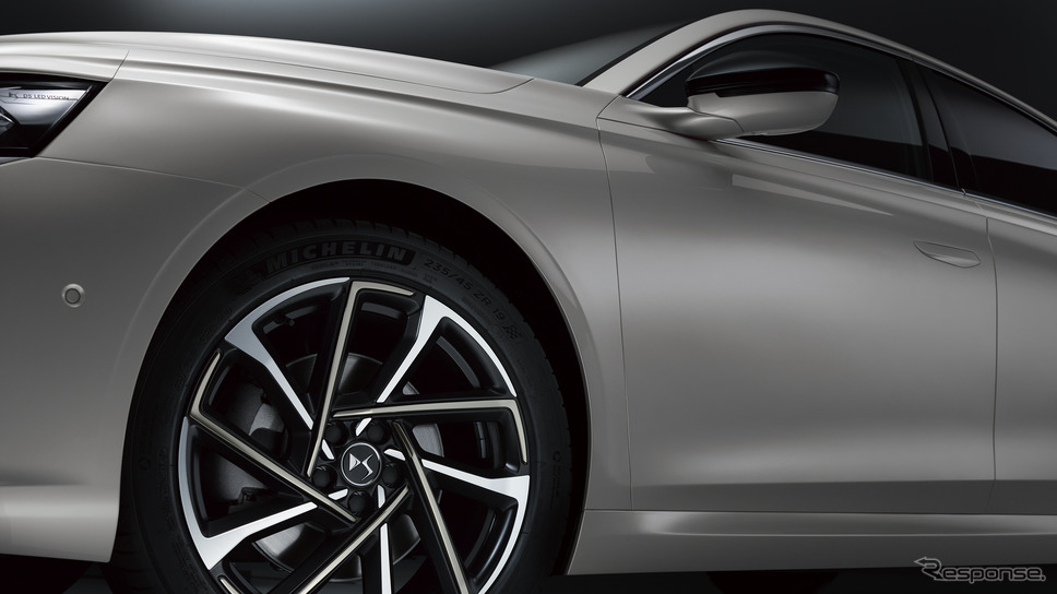 DS 9 E-TENSE《photo by DS》