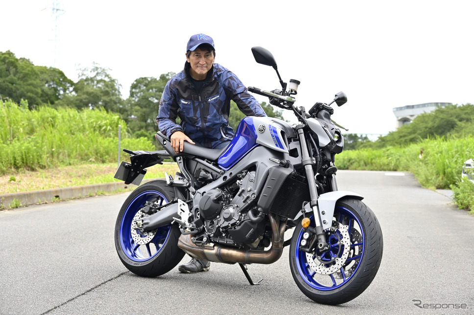 ヤマハ MT-09 と丸山浩《写真撮影 雪岡直樹》