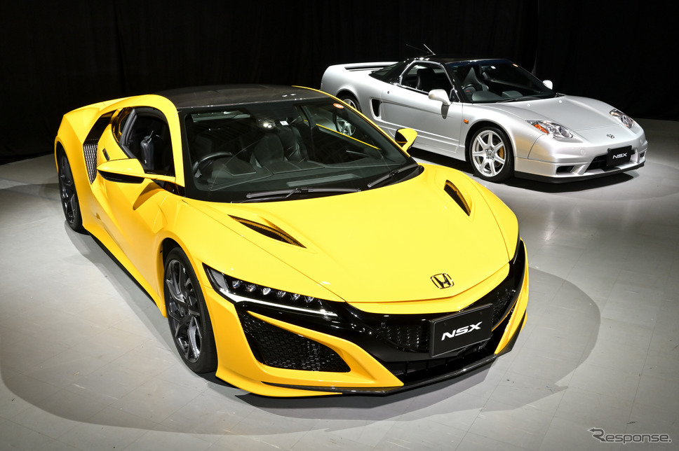 ホンダ NSX 2020年モデル(手前)と初代NSX タイプS《写真撮影 雪岡直樹》