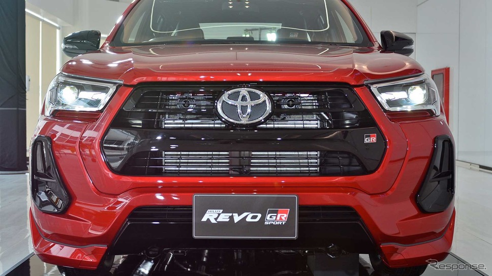 トヨタ・ハイラックス・レボ 改良新型の「GRスポーツ2WDローフロア」《photo by Toyota》
