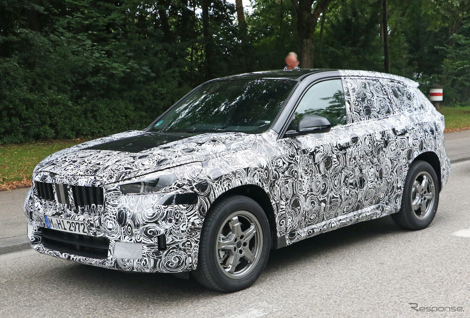 BMW X1 次期型プロトタイプ(スクープ写真)《APOLLO NEWS SERVICE》