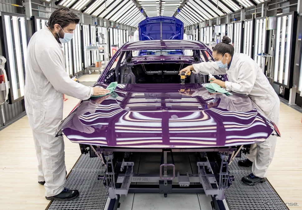 BMWのメキシコのサン・ルイス・ポトシ工場で生産が開始された 2シリーズ・クーペ 新型《photo by BMW》