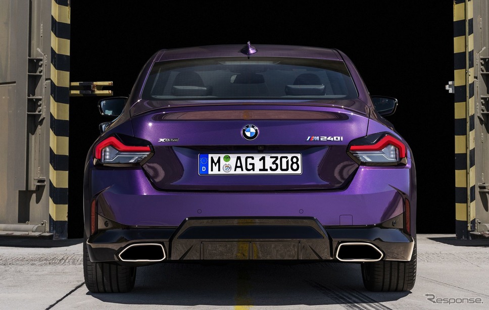 BMW 2シリーズ・クーペ 新型の「M240i xDrive」《photo by BMW》