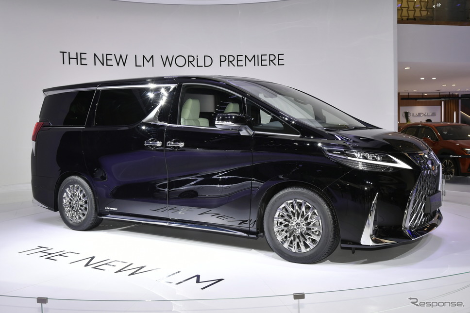 アジアではすでに販売されているLEXUS高級ミニバン『LM』（上海モーターショー2019にて）《撮影 雪岡直樹》