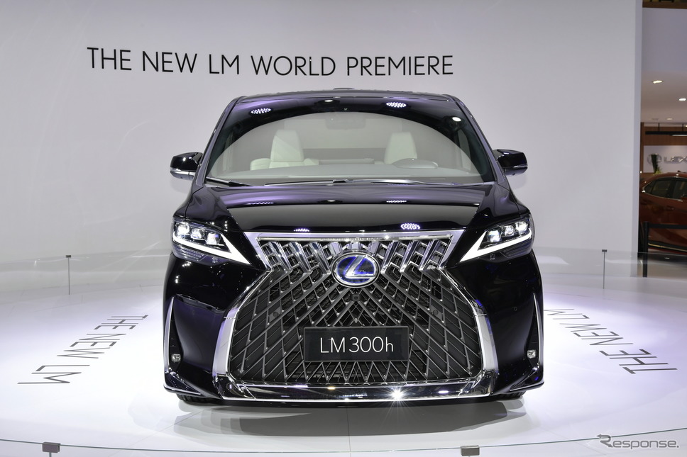 アジアではすでに販売されているLEXUS高級ミニバン『LM』（上海モーターショー2019にて）《撮影 雪岡直樹》