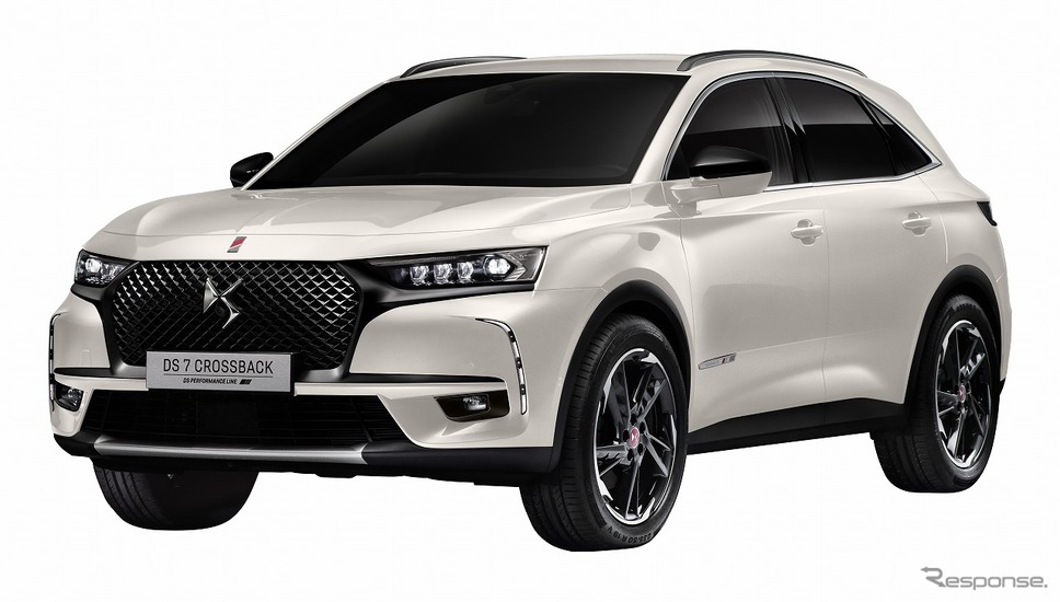 DS 7クロスバック パフォーマンスライン《写真提供 Groupe PSA Japan》