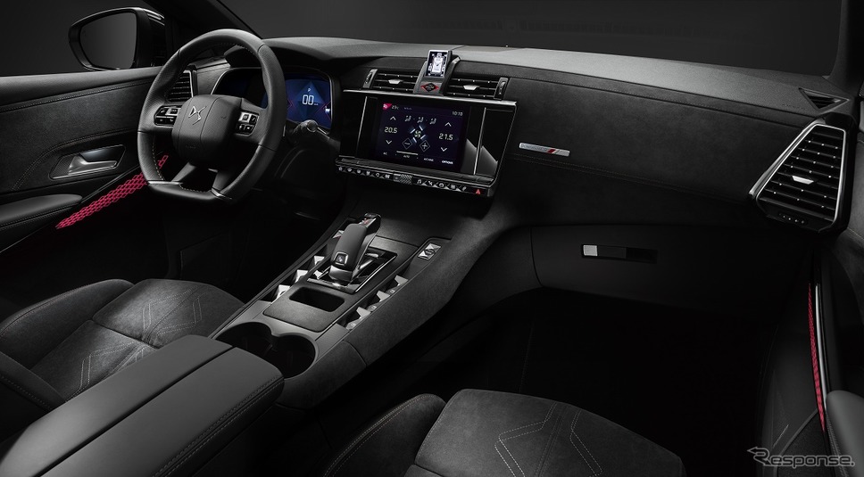 DS 7クロスバック パフォーマンスライン《写真提供 Groupe PSA Japan》