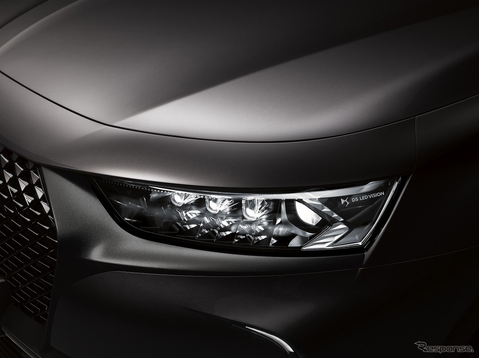 DS 7クロスバック パフォーマンスライン《写真提供 Groupe PSA Japan》