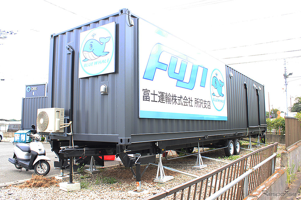 富士運輸 所沢支店が導入したランドピア製「車検対応型トレーラーハウスSP-120」《写真撮影 大野雅人》