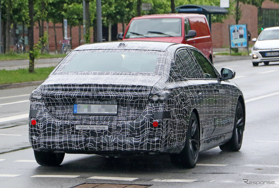 BMW 5シリーズ 次期型プロトタイプ(スクープ写真)《APOLLO NEWS SERVICE》