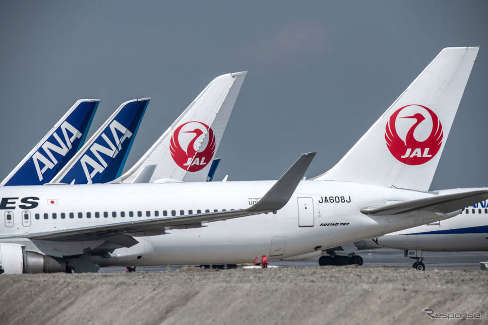 JAL機（手前2機。羽田、4月）《Photo by Carl Court/Getty Images News/ゲッティイメージズ》