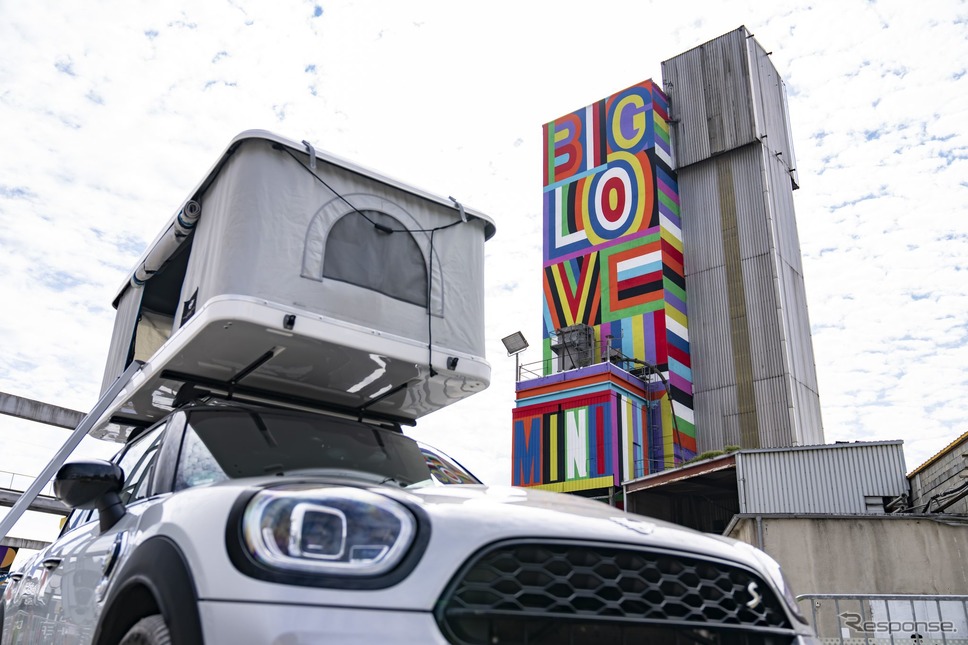 純正ルーフテントを装着したMINI『カントリーマン』(日本名:MINI『クロスオーバー』)のPHV(IAAモビリティ2021)《photo by MINI》