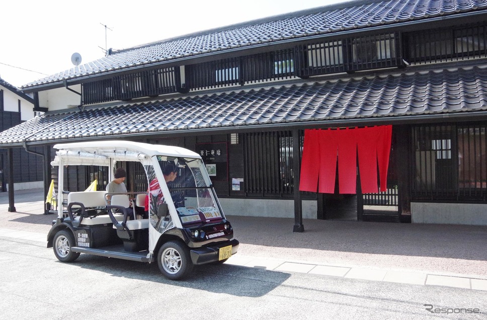 石川県輪島市でおこなわれた電動ゴルフカートを用いた自動運転の実証実験《写真撮影 宮崎壮人》