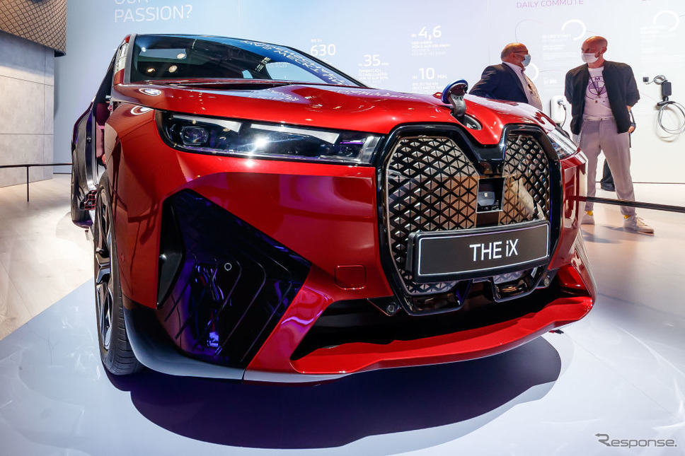 BMW iX(IAAモビリティ2021)《Photo by Roland Krivec/DeFodi Images via Getty Images/ゲッティイメージズ》