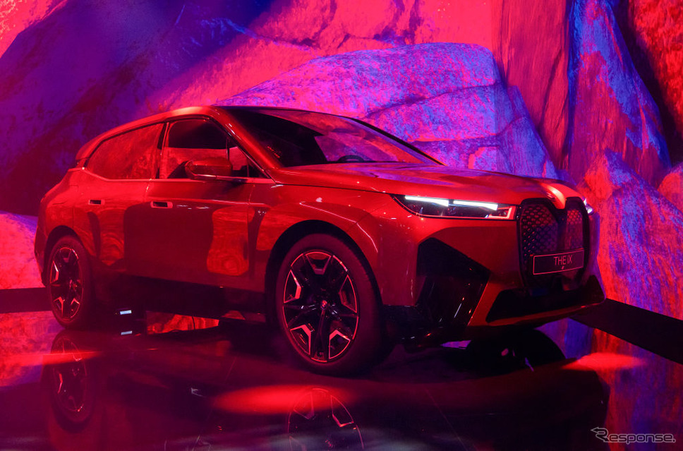 BMW iX(IAAモビリティ2021)《Photo by Sven Hoppe/picture alliance via Getty Images/ゲッティイメージズ》