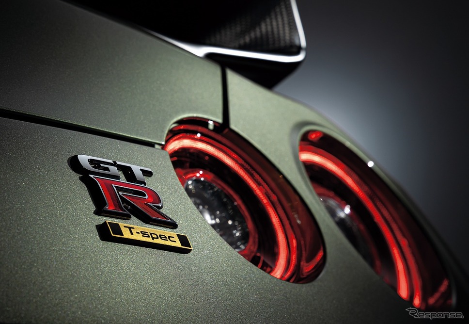 日産 GT-R トラックエディション エンジニアード by NISMO T-スペック 特別装備 専用バッヂ《写真提供 日産自動車》