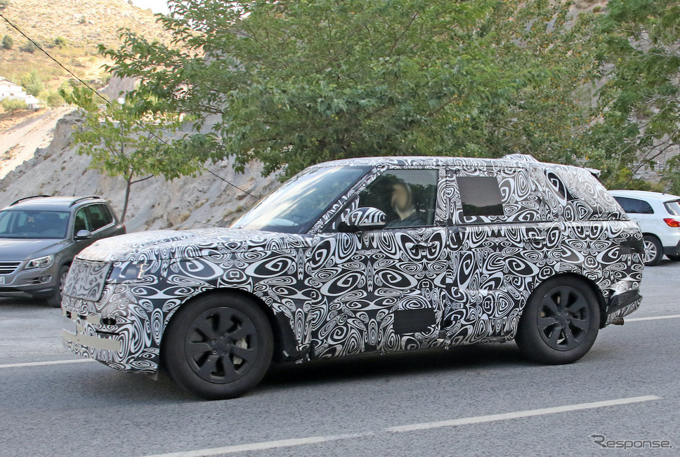 ランドローバー レンジローバーSVR 開発車両(スクープ写真)《APOLLO NEWS SERVICE》
