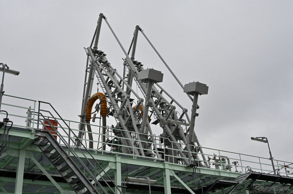 神戸液化水素荷役実証ターミナル《写真撮影 雪岡直樹》