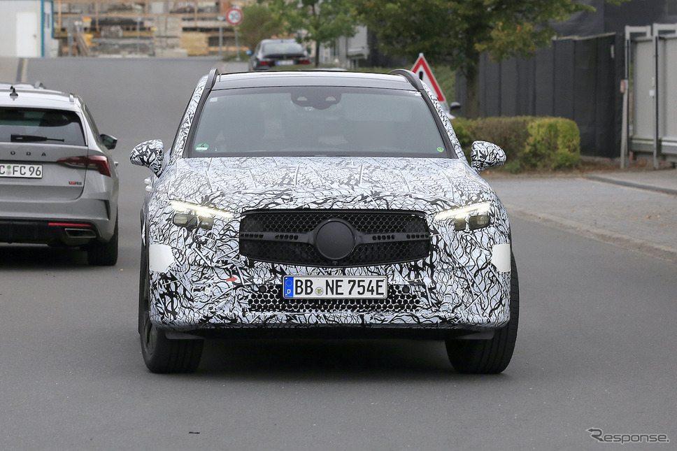 メルセデスベンツ GLC 次期型プロトタイプ(スクープ写真)《APOLLO NEWS SERVICE》