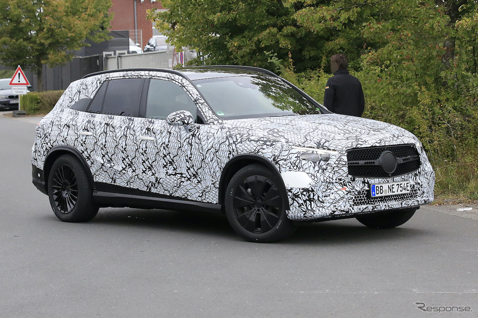メルセデスベンツ GLC 次期型プロトタイプ(スクープ写真)《APOLLO NEWS SERVICE》