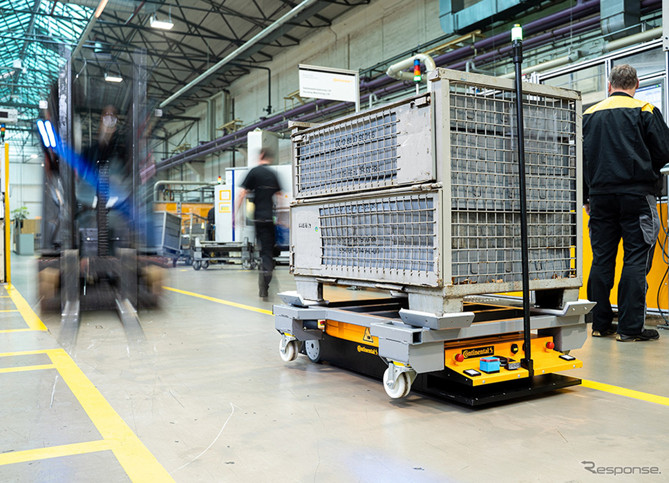 試験運用中の自動運転台車。荷重1トン以上!《photo by Continental》