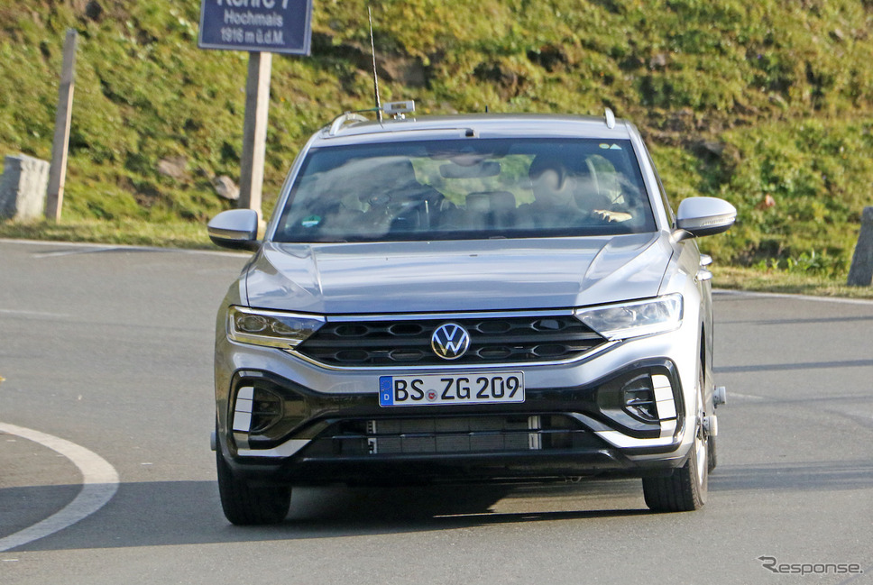 VW T-Roc R-Line 改良新型プロトタイプ(スクープ写真)《APOLLO NEWS SERVICE》