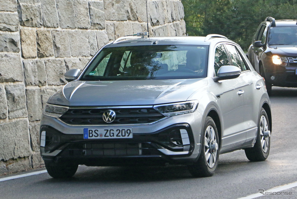 VW T-Roc R-Line 改良新型プロトタイプ(スクープ写真)《APOLLO NEWS SERVICE》