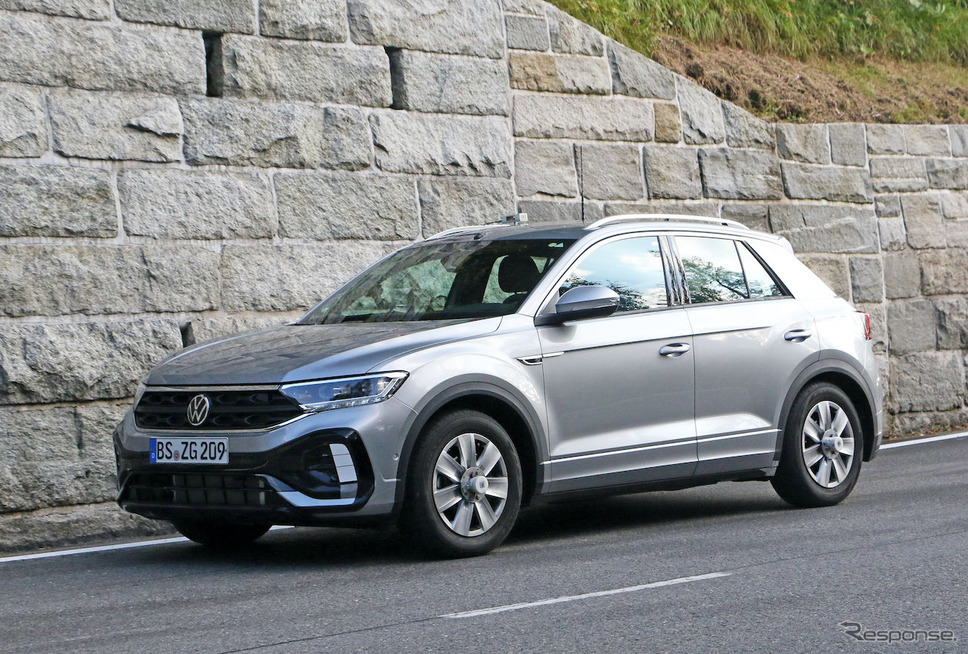 VW T-Roc R-Line 改良新型プロトタイプ(スクープ写真)《APOLLO NEWS SERVICE》