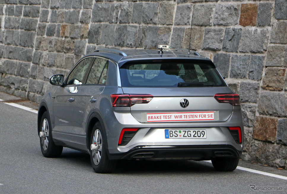 VW T-Roc R-Line 改良新型プロトタイプ(スクープ写真)《APOLLO NEWS SERVICE》