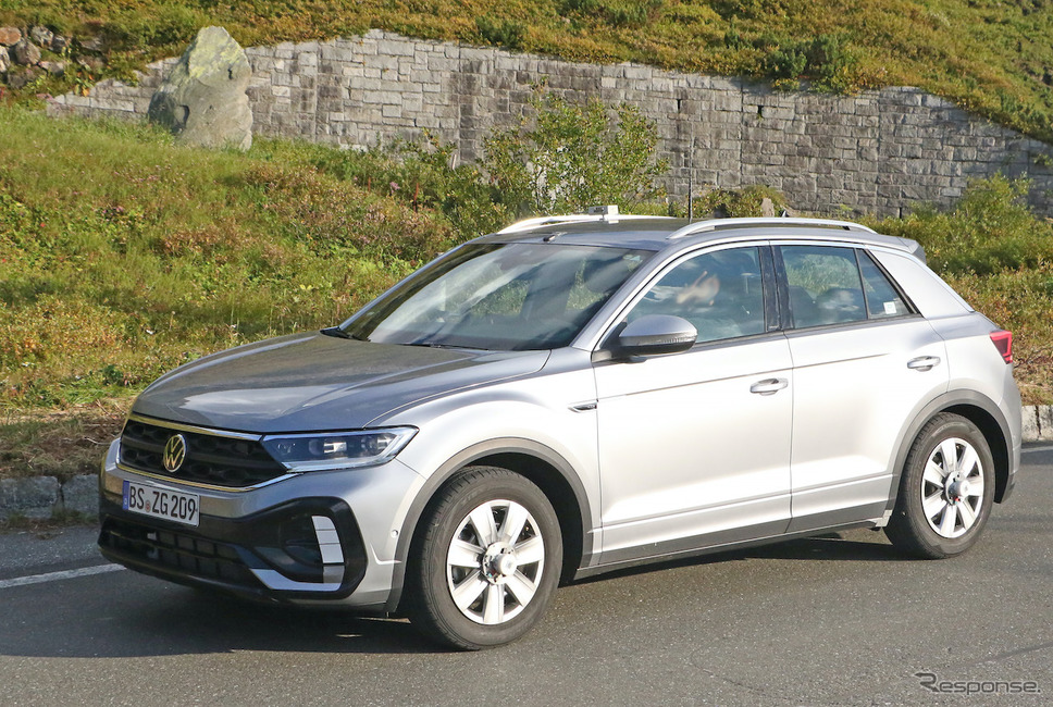 VW T-Roc R-Line 改良新型プロトタイプ(スクープ写真)《APOLLO NEWS SERVICE》