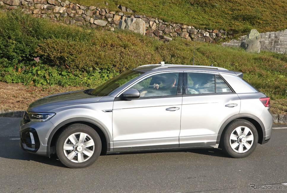 VW T-Roc R-Line 改良新型プロトタイプ(スクープ写真)《APOLLO NEWS SERVICE》