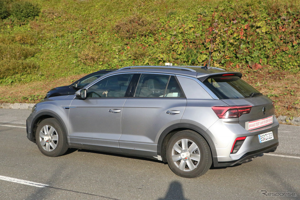 VW T-Roc R-Line 改良新型プロトタイプ(スクープ写真)《APOLLO NEWS SERVICE》