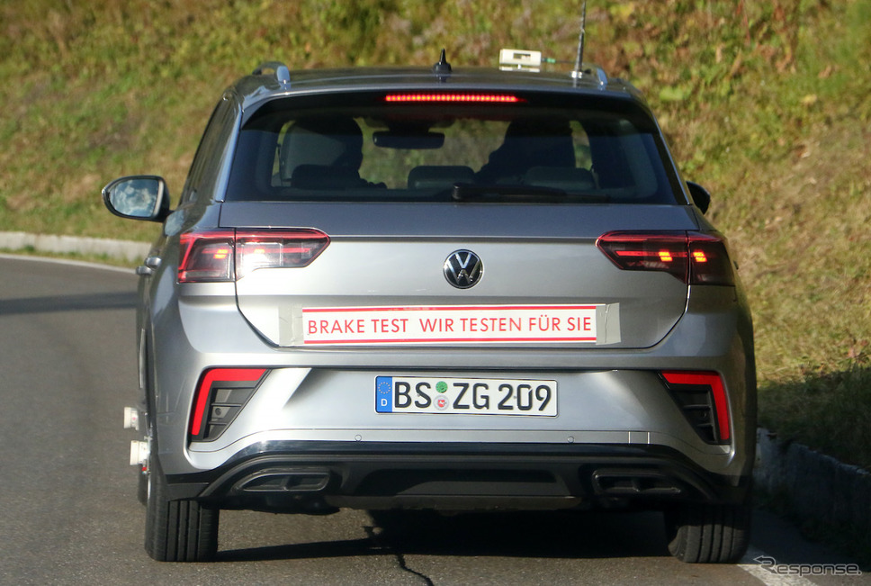 VW T-Roc R-Line 改良新型プロトタイプ(スクープ写真)《APOLLO NEWS SERVICE》