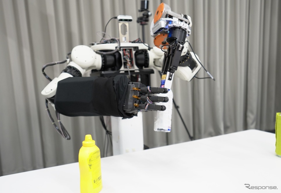 アバターロボット：多指ハンド《写真提供 ホンダ》