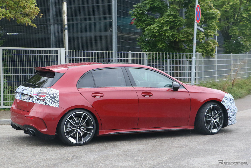 メルセデスAMG A35 改良新型(スクープ写真)《APOLLO NEWS SERVICE》