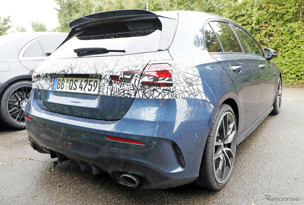 メルセデスAMG A35 改良新型(スクープ写真)《APOLLO NEWS SERVICE》