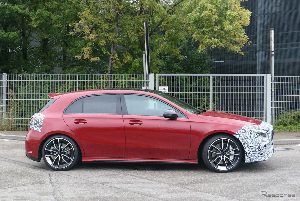 メルセデスAMG A35 改良新型(スクープ写真)《APOLLO NEWS SERVICE》