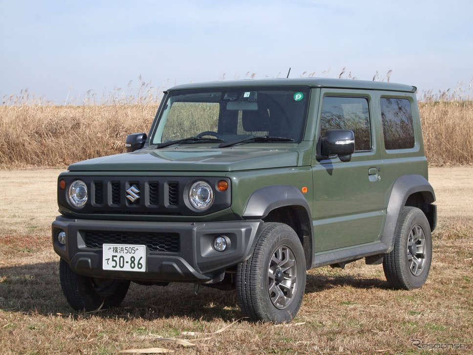 スズキ ジムニーシエラ 1.5 4WD JCのフロントビュー。軽自動車と同じボディなのに小ささをまったく感じさせない力感あふれる装い。《写真撮影 井元康一郎》