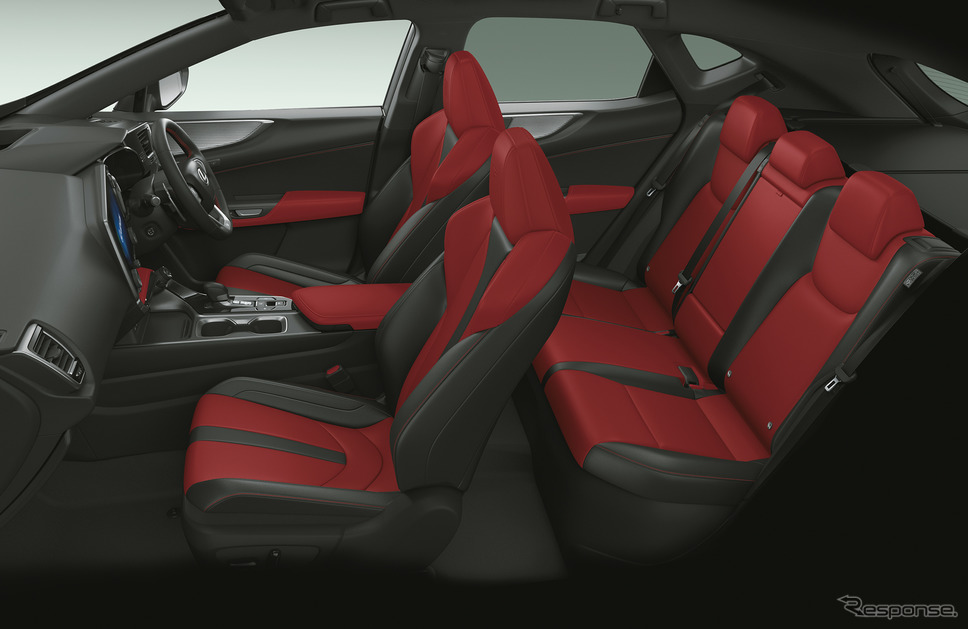 インテリアカラー:FSPORT専用フレアレッド《写真提供 トヨタ自動車》