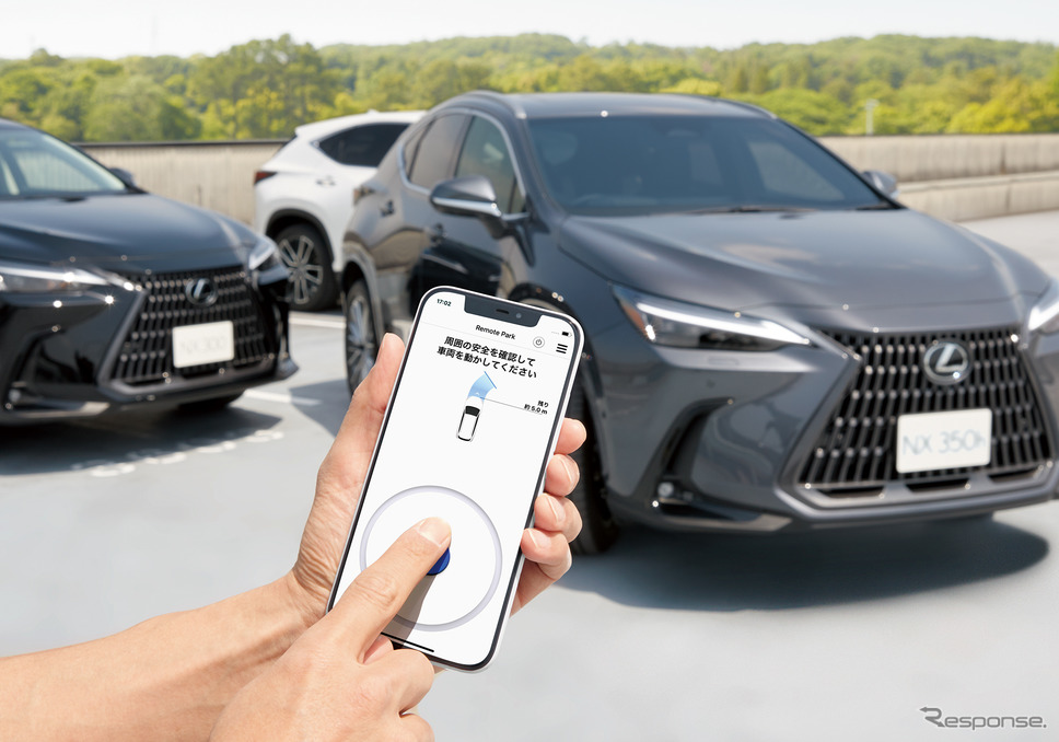 車外からスマホ操作で駐車が可能なアドバンスト パーク［Lexus Teammate Advanced Park］（リモート機能付き）《写真提供 トヨタ自動車》