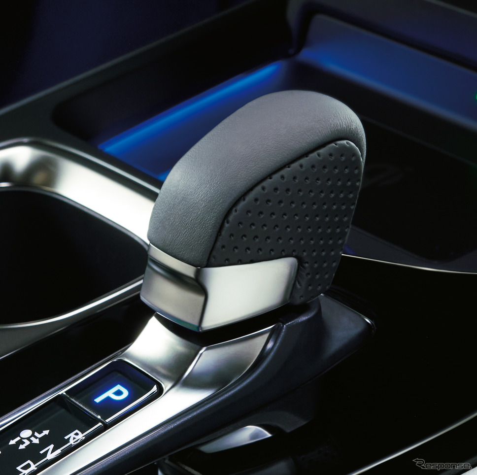 "F SPORT"専用シフトレバー《写真提供 トヨタ自動車》