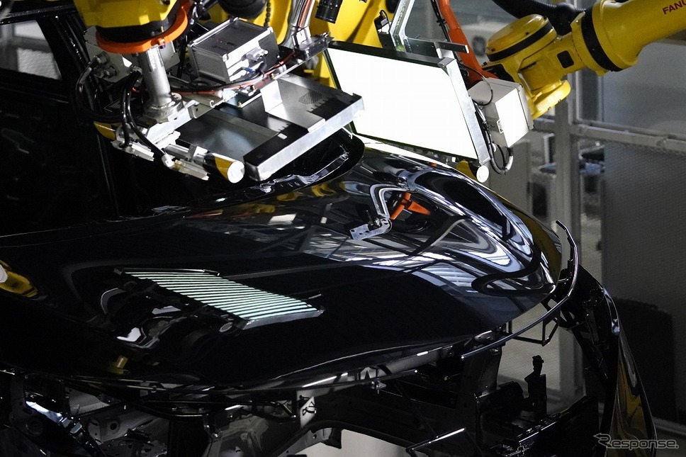 塗装外観自動検査《写真提供 日産自動車》