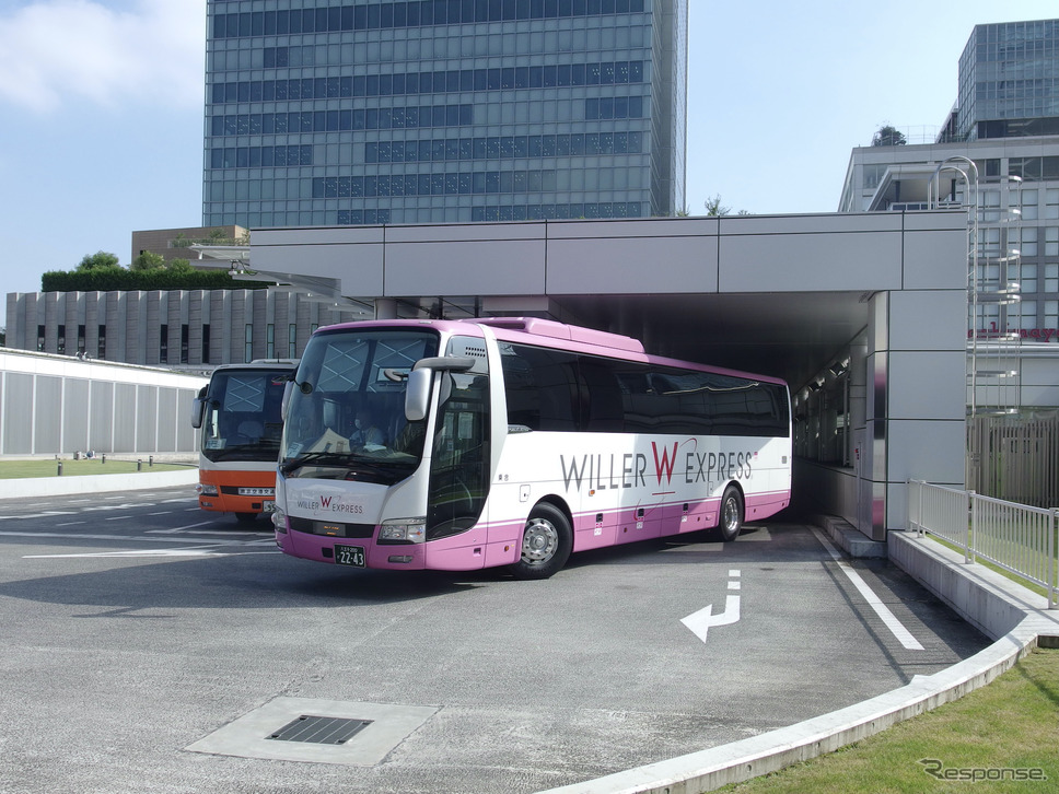東京のバスタ新宿《写真提供 高木啓》