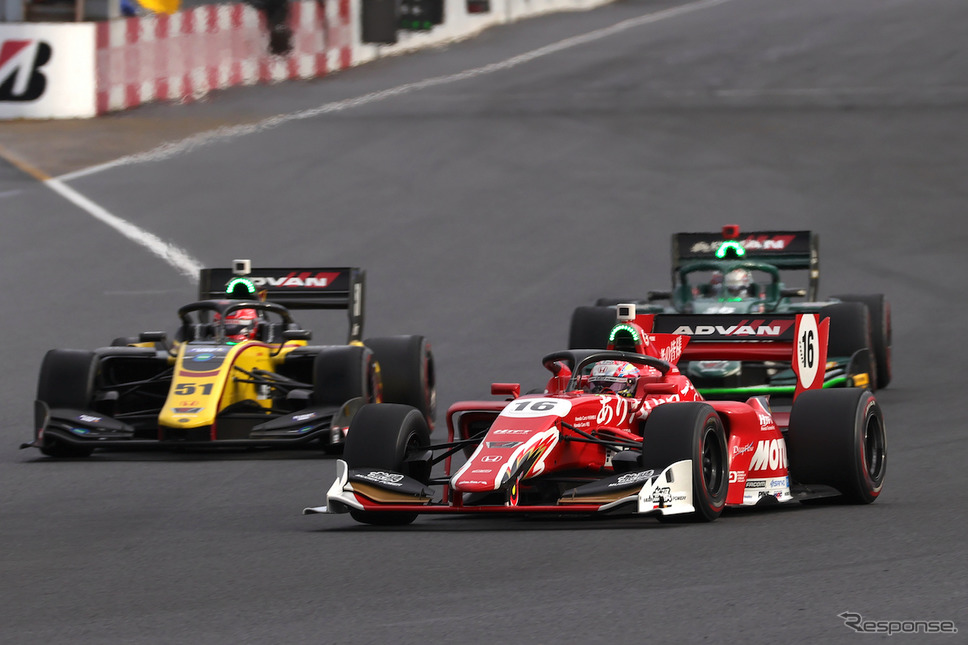 SUPER FORMULA第6戦、野尻智紀、松下信治、中嶋一貴によるバトル《撮影 竹内英士》