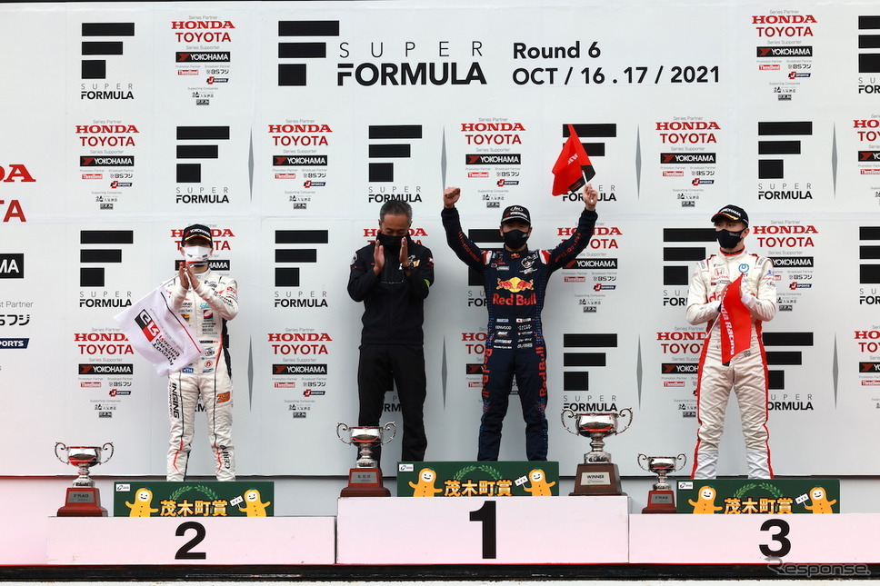 SUPER FORMULA第6戦 表彰式《撮影 竹内英士》