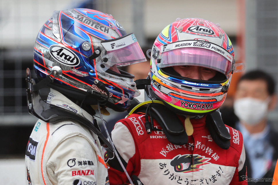 SUPER FORMULA第6戦で優勝した#15 大津弘樹(Red Bull MUGEN Team Goh)(右)《撮影 竹内英士》