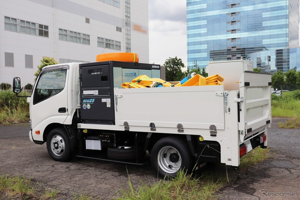 排水量 2500L/min(揚程20m)のポンプを1基積載した電動式排水ポンプ車《写真提供 モリタホールディングス》