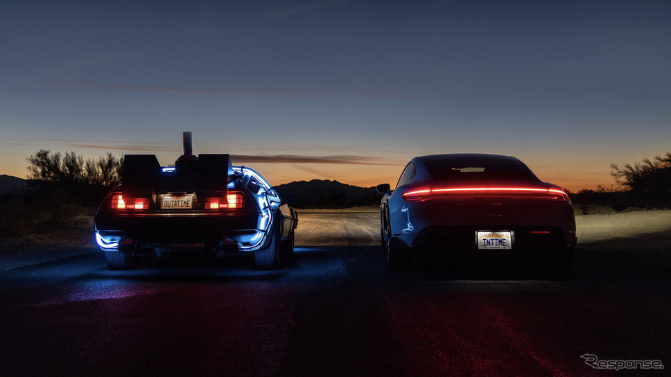 ポルシェ・タイカンと映画『バック・トゥ・ザ・フューチャー』のデロリアン《photo by Porsche》