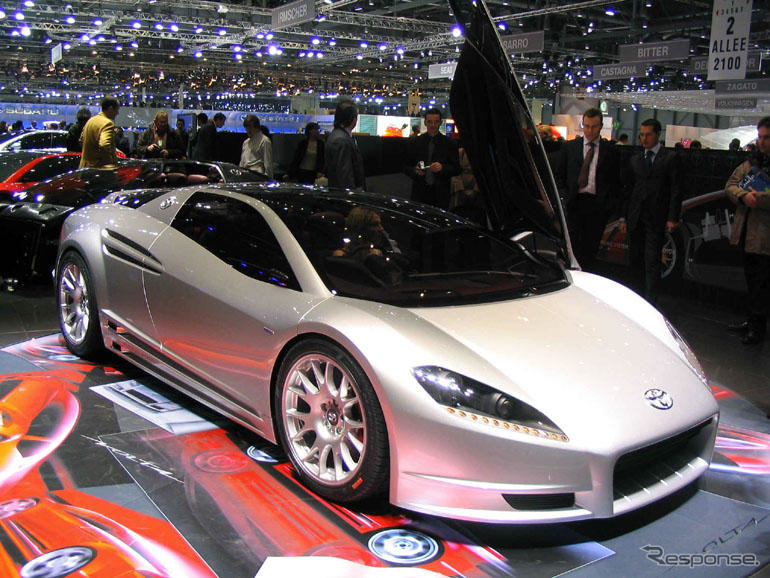 2004年のジュネーブモーターショーで公開されたトヨタ『ボルタ』（アレサンドロボルタ）